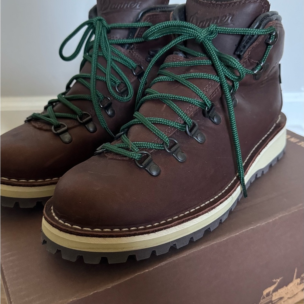 Danner Mountain Pass Hiking Boots women’s size 9